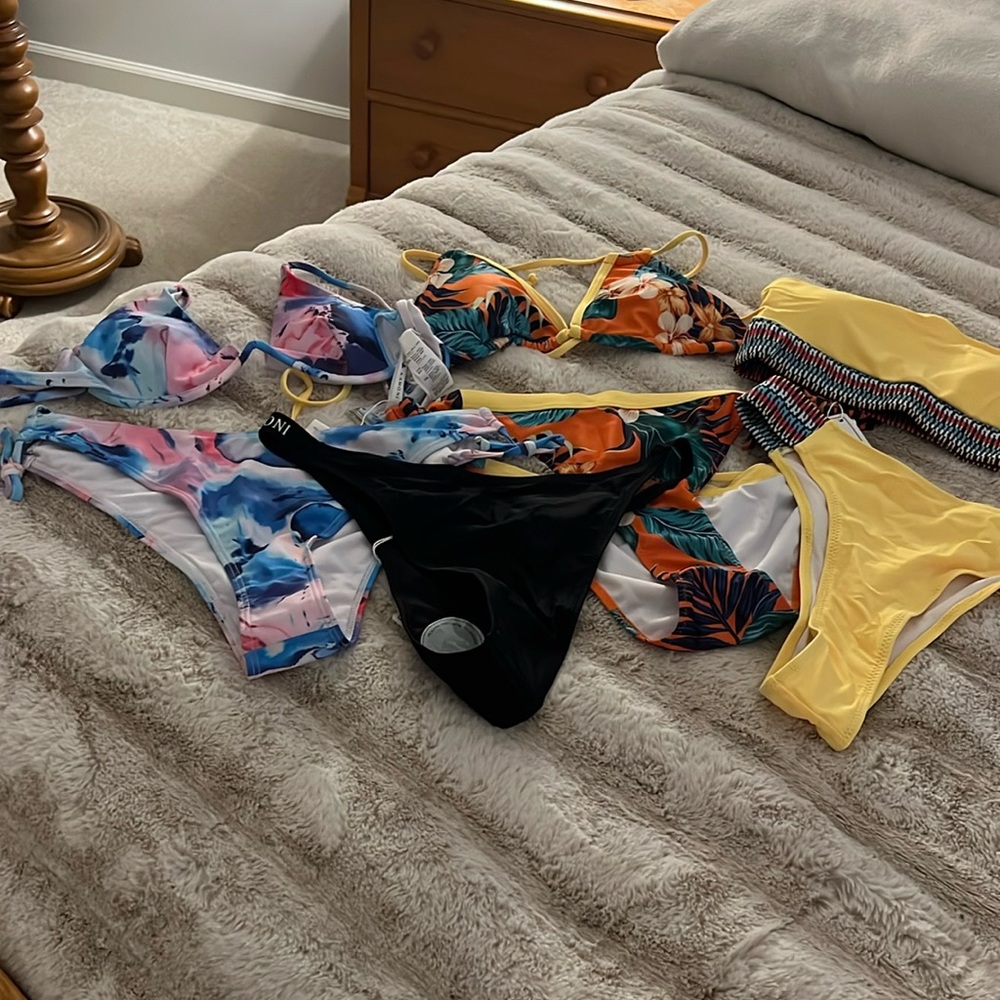 New ! Bundle size medium swim suits
